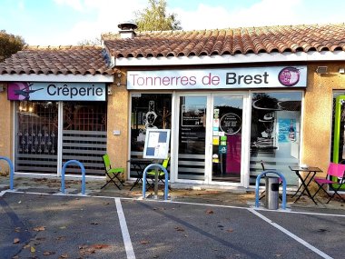 devanture creperie bretonne tonnerres de brest